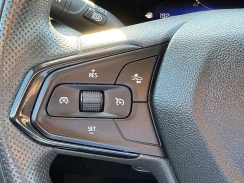 Certified 2025 Chevrolet Trax LT FWD image 19