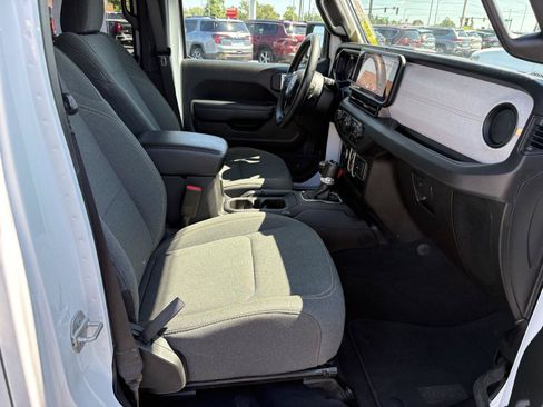 Used 2025 Jeep Gladiator Sport AWD/4WD image 17