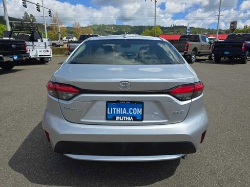 Used 2021 Toyota Corolla XLE w/ Carpet Mat Package (TMS) image 4