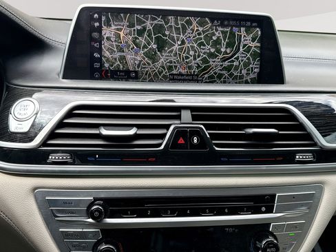 Used 2019 BMW 750i w/ Executive Package RWD image 20