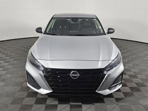 Used 2024 Nissan Altima 2.5 SV image 10