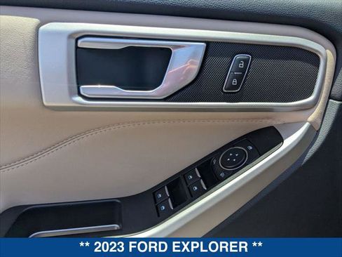 Used 2023 Ford Explorer XLT RWD image 11