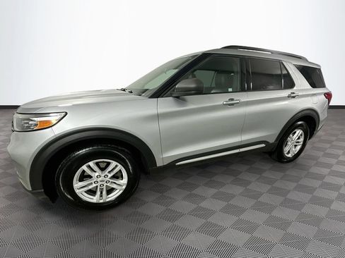 Certified 2020 Ford Explorer XLT w/ Equipment Group 202A AWD/4WD image 4