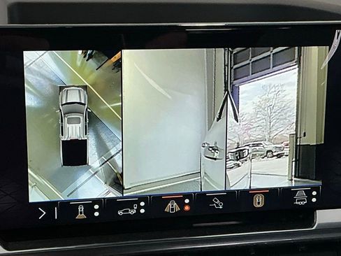 Used 2026 GMC Sierra 1500 SLT image 32