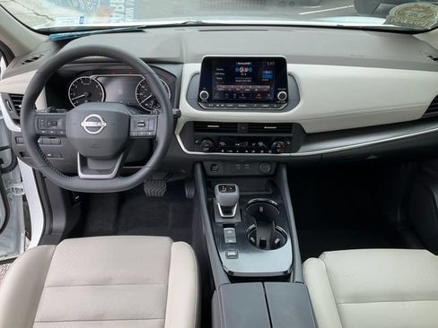 Used 2026 Nissan Rogue SV w/ SV Premium Package FWD image 4