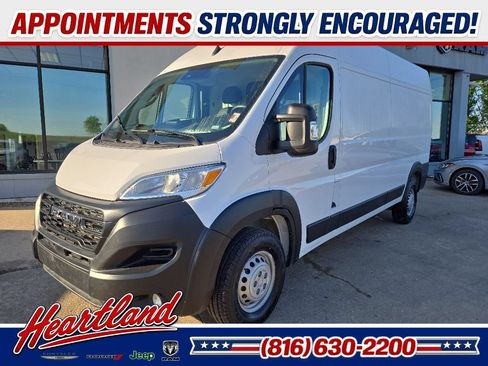 Used 2025 RAM ProMaster 2500 w/ Convenience Group FWD image 2