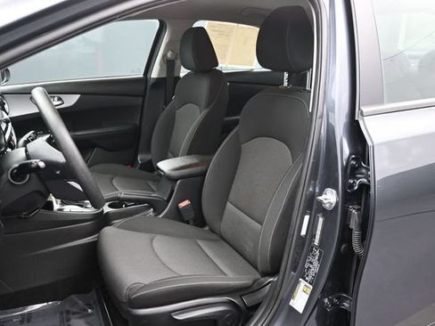 Used 2023 Kia Forte LXS FWD image 9