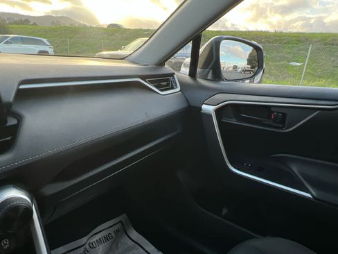 Used 2022 Toyota RAV4 LE image 21