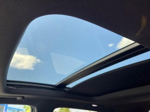 New 2025 Chevrolet Equinox EV RS image 9