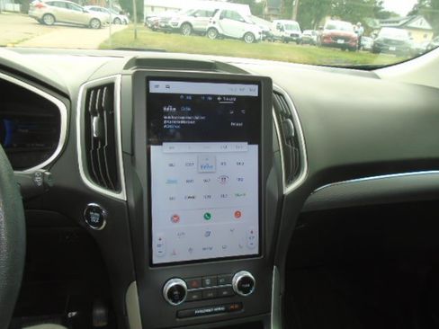 Used 2021 Ford Edge SEL w/ Convenience Package FWD image 16