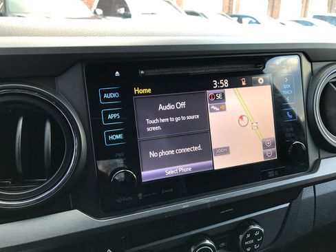 Used 2019 Toyota Tacoma TRD Off-Road image 18