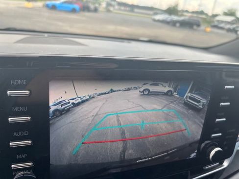 Used 2022 Toyota Sienna XSE image 11