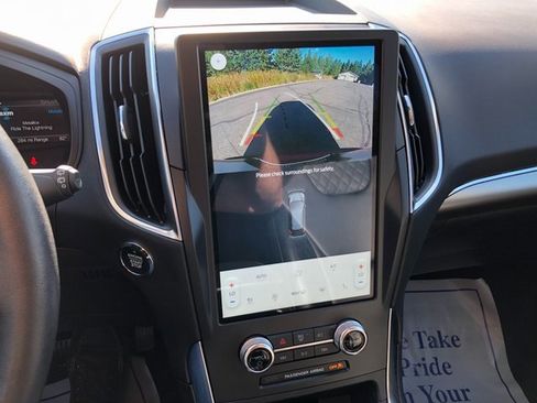 Used 2024 Ford Edge Titanium image 5