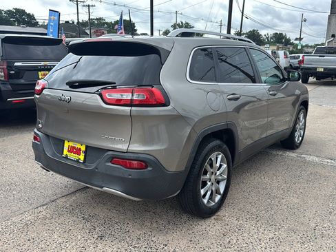 Used 2018 Jeep Cherokee Limited AWD/4WD image 5