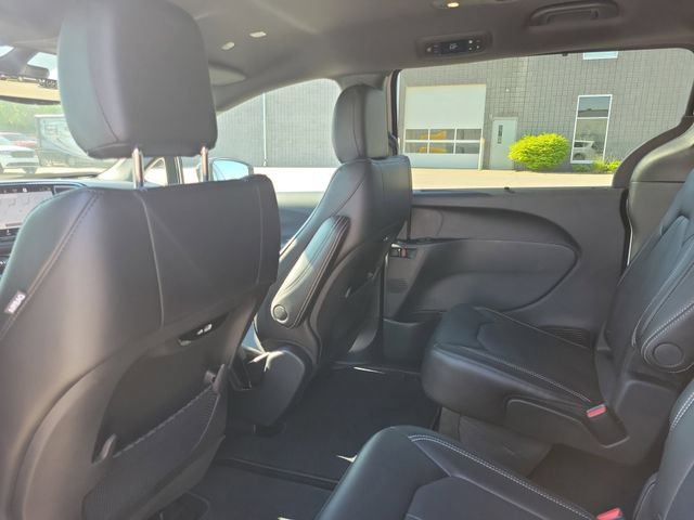 New 2027 Chrysler Pacifica Select FWD image 33