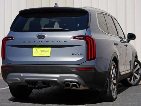 Used 2021 Kia Telluride EX w/ EX Premium Package FWD image 4
