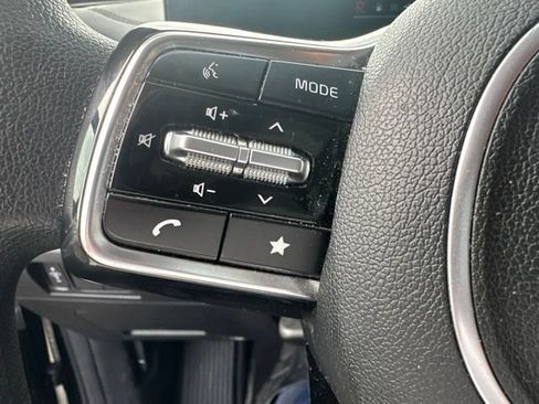 Used 2024 Kia Sorento LX FWD image 19