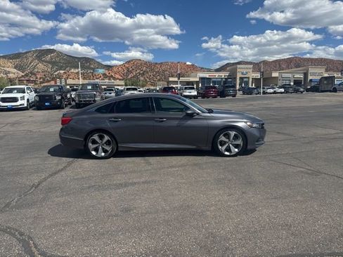 Used 2018 Honda Accord Touring image 3