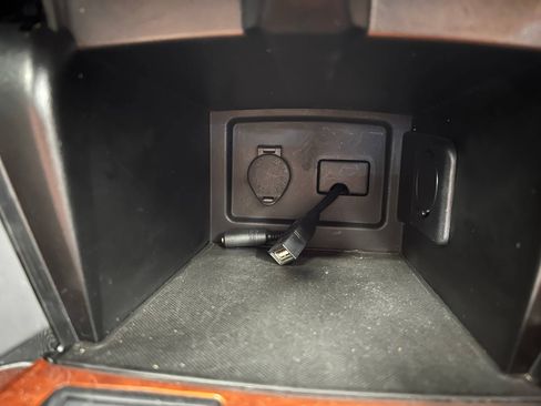 Used 2011 Toyota Camry XLE image 22