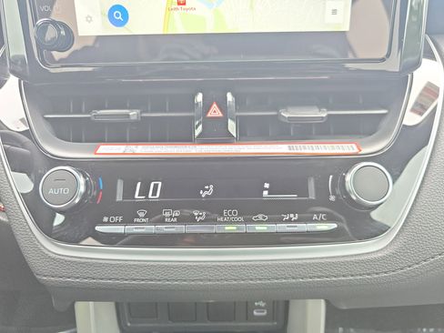 Used 2025 Toyota Corolla Cross AWD Hybrid image 18