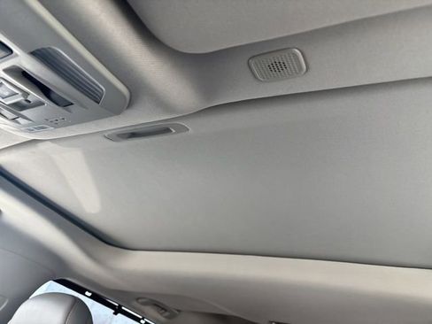 Used 2023 Toyota Highlander Bronze Edition image 17