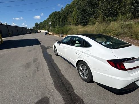 Used 2023 Hyundai Sonata SEL w/ Convenience Package FWD image 4