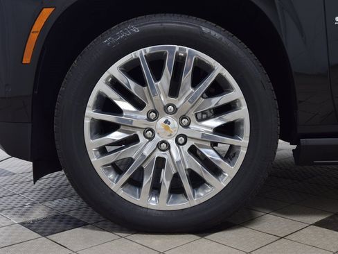 New 2026 Chevrolet Suburban High Country image 28