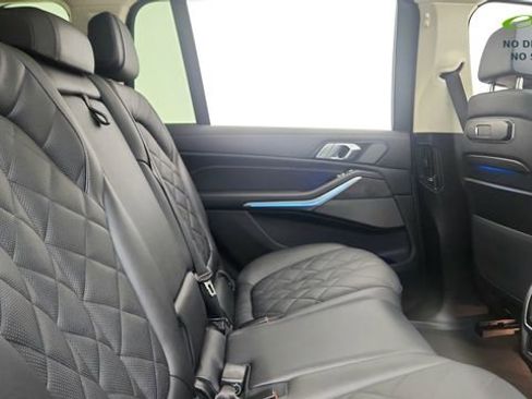 Used 2025 BMW X7 xDrive40i AWD/4WD image 25