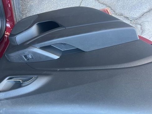 Used 2024 Chevrolet Trax LT w/ LT Convenience Package image 31