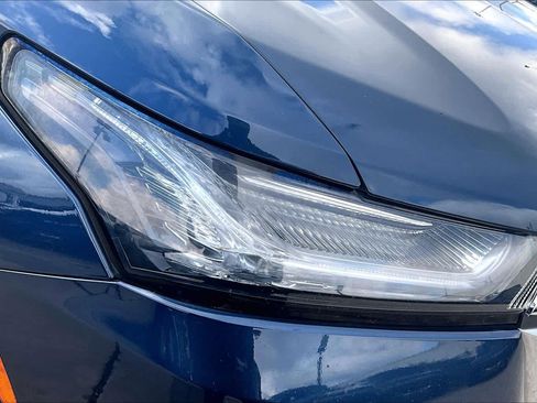 Used 2022 Chevrolet Traverse LS FWD image 28