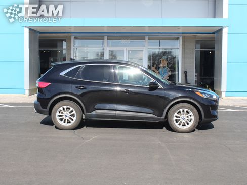Used 2020 Ford Escape SE image 3