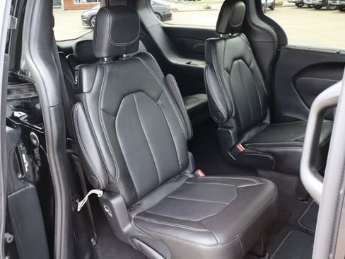 Used 2026 Chrysler Pacifica Select AWD/4WD image 54