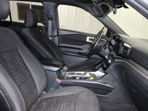 Used 2020 Ford Explorer XLT w/ Comfort Package RWD image 34