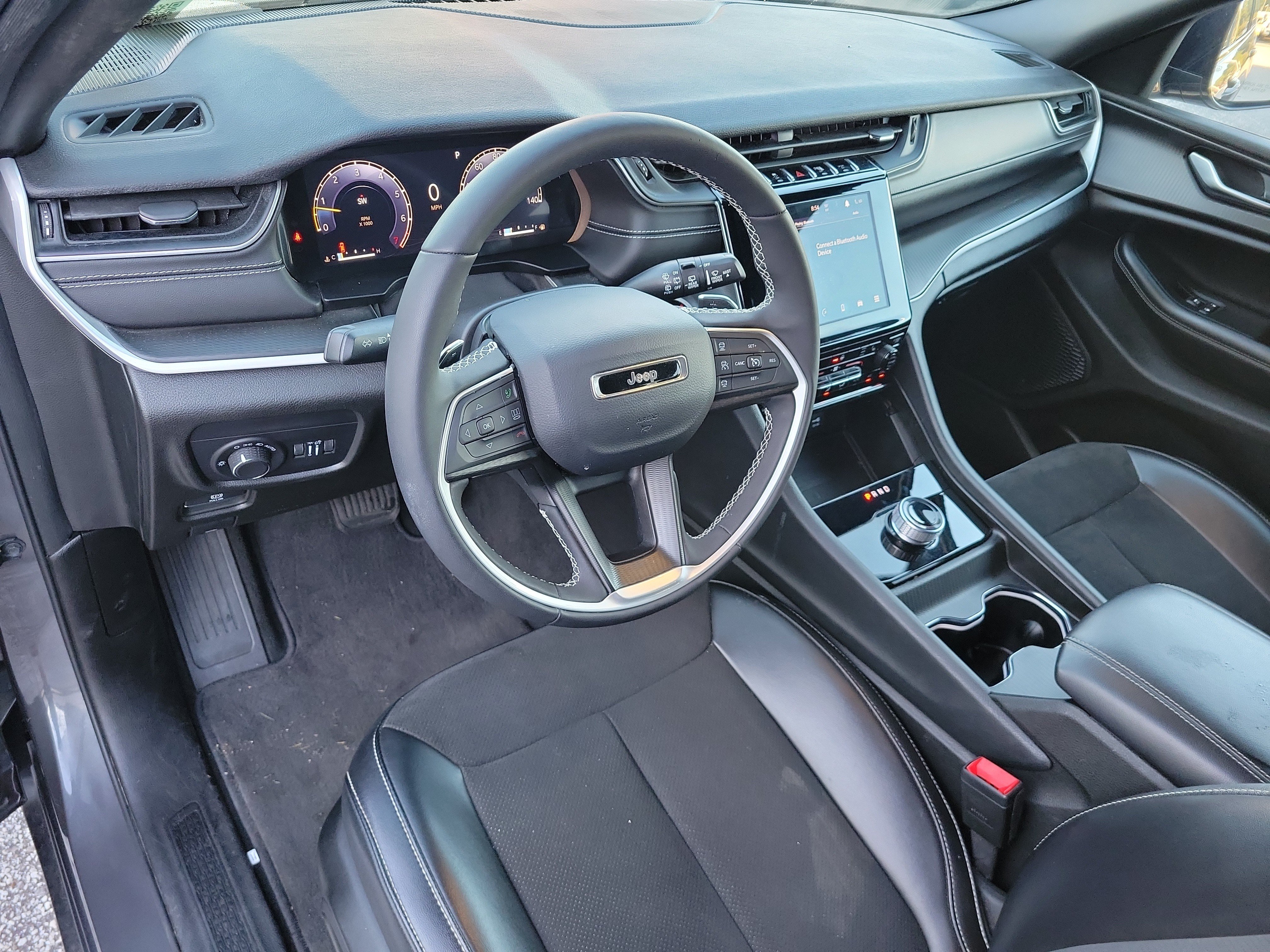 Used 2023 Jeep Grand Cherokee L Altitude AWD/4WD image 8