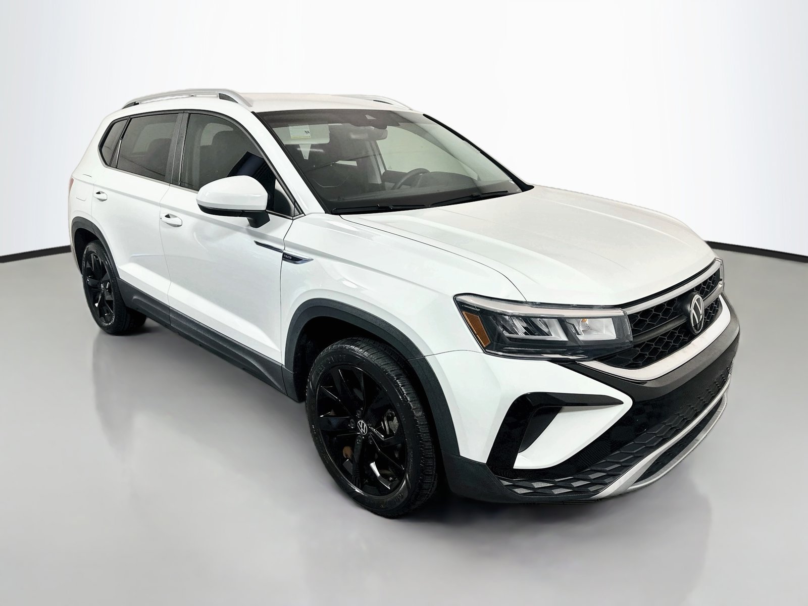 Used 2023 Volkswagen Taos SE w/ Black Wheel Package FWD image 1