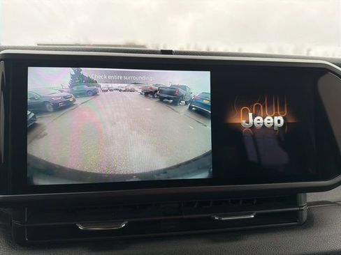 Used 2024 Jeep Wrangler Sport S image 28