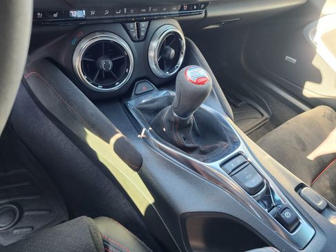 Used 2018 Chevrolet Camaro ZL1 image 31