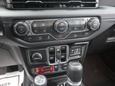 Used 2025 Jeep Gladiator Mojave w/ Convenience Group AWD/4WD image 13