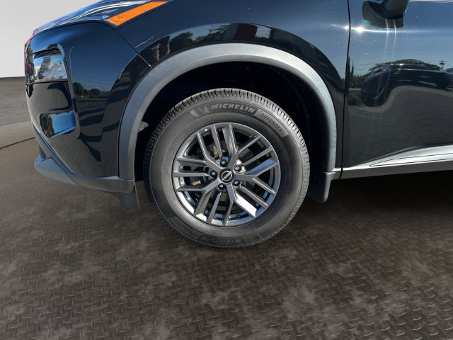 Used 2023 Nissan Rogue S AWD/4WD image 10