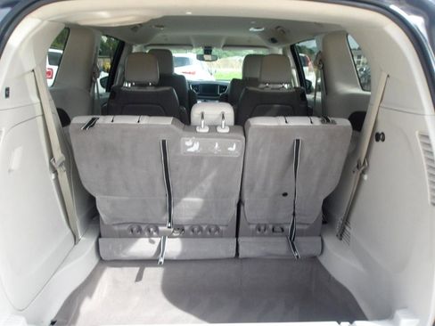 Used 2020 Chrysler Voyager Lxi image 12