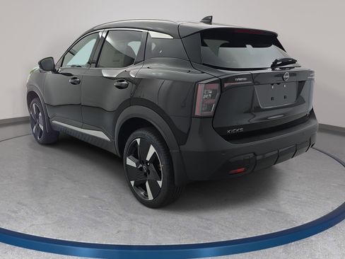 New 2026 Nissan Kicks SR FWD image 7