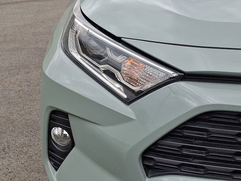 Used 2020 Toyota RAV4 XLE w/ Convenience Package image 9