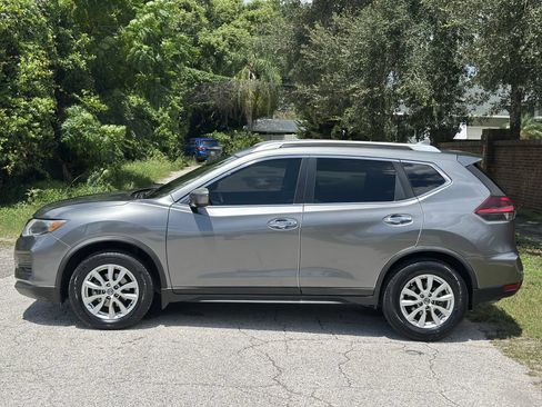 Used 2020 Nissan Rogue SV FWD image 2