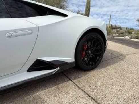 Used 2021 Lamborghini Huracan EVO image 7