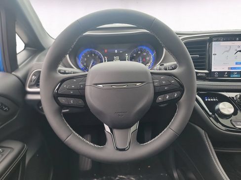 New 2027 Chrysler Pacifica Limited FWD image 12