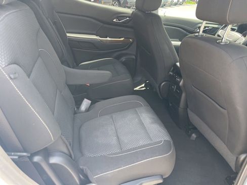 Used 2022 GMC Acadia SLE w/ Driver Convenience Package FWD image 31