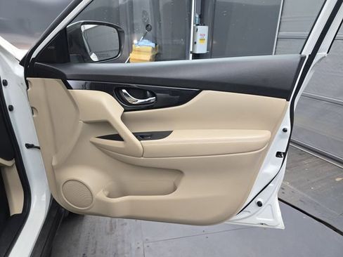 Used 2018 Nissan Rogue SL FWD image 43