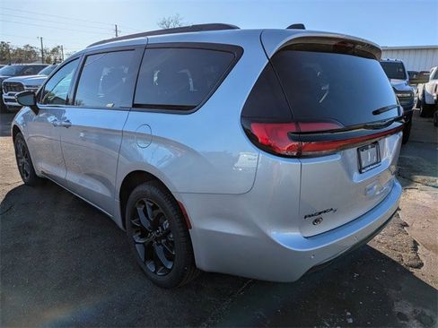 New 2026 Chrysler Pacifica Select image 6