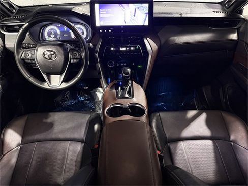 Used 2023 Toyota Venza Limited image 19
