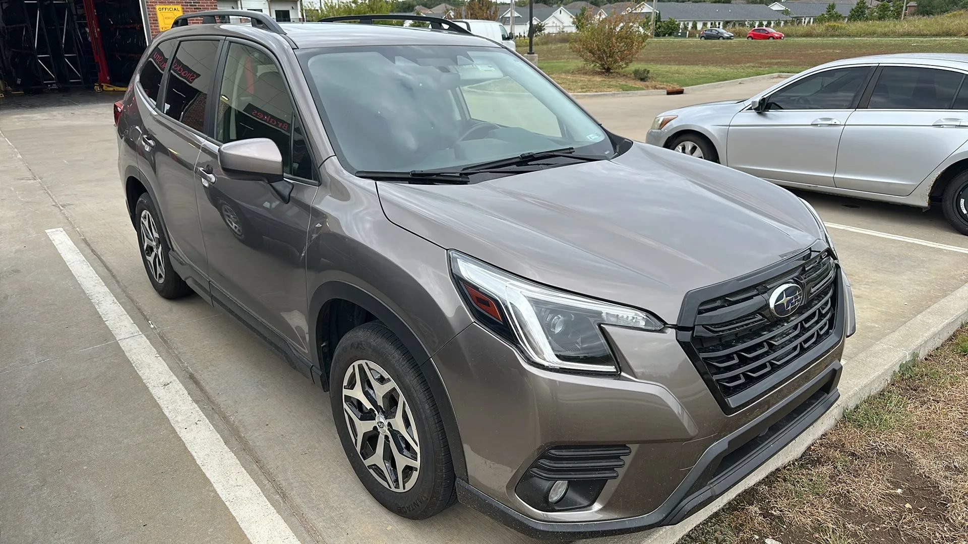 Used 2023 Subaru Forester Premium AWD/4WD image 2